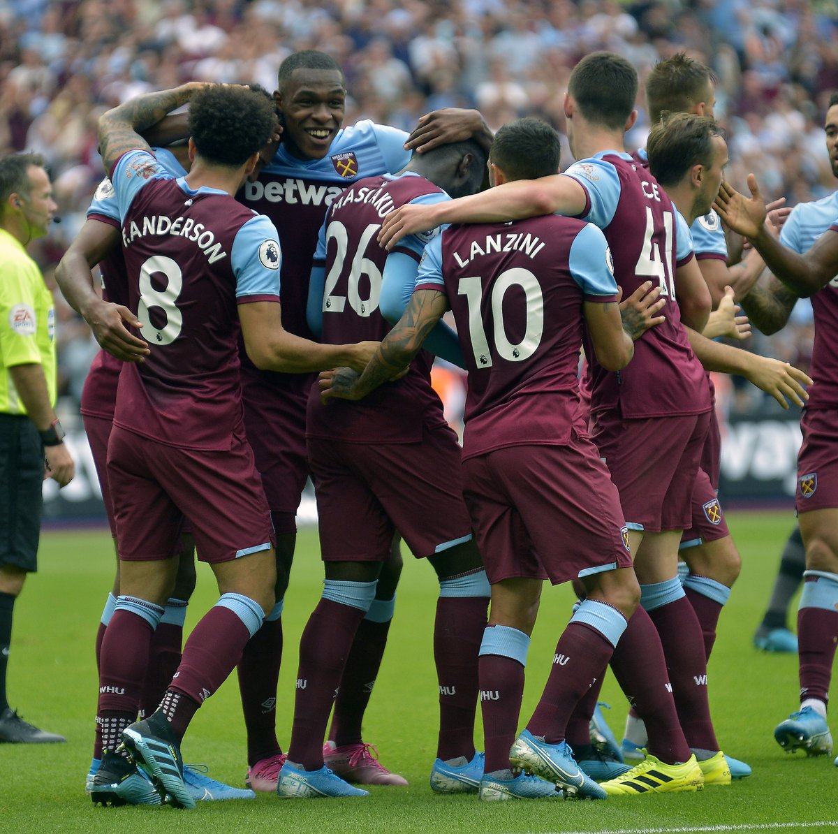 安切洛蒂：裁判暂停比赛是对的；库尔图瓦出现肌肉问题